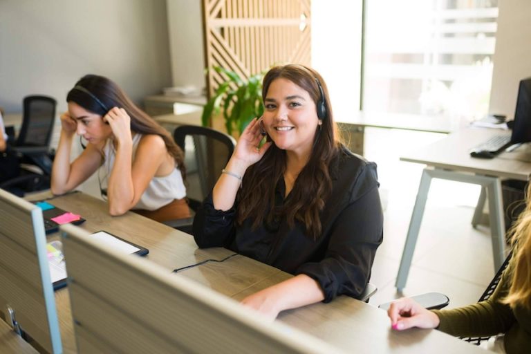 Auriculares profesionales, el secreto de los call centers exitosos según Tecnitrán