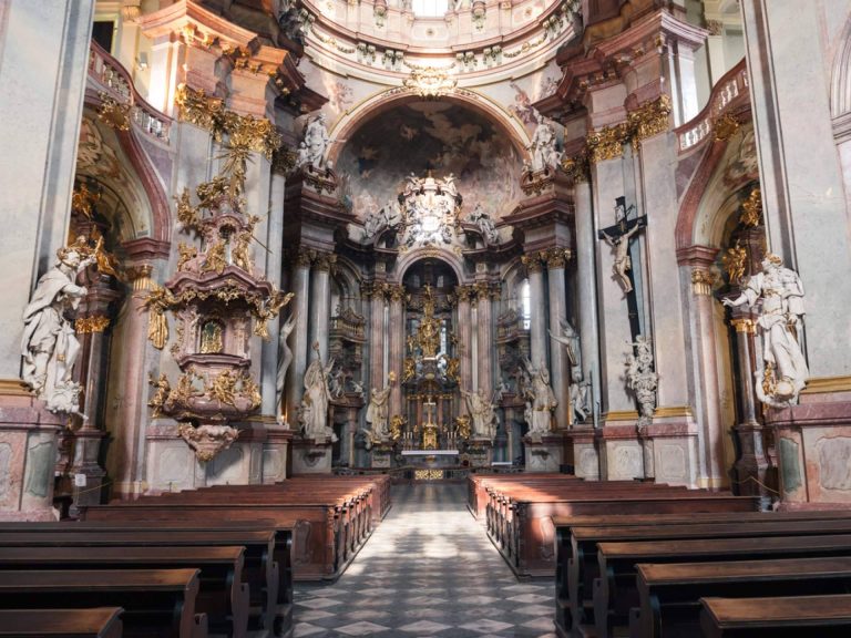 ¿Cómo mejorar la acústica en espacios religiosos? Belltron y su sistema de megafonía