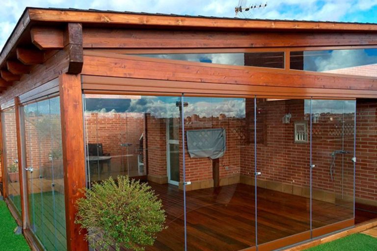 Corte de tableros, porches de madera y pérgolas de madera, en Semasa