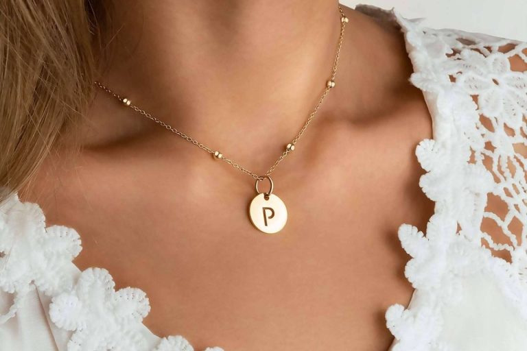 La joyería online Le Petite Marie ofrece una gran variedad de diseños en colgantes con iniciales