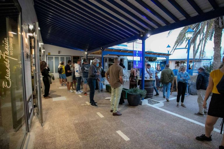 Cuadros relajantes para salón que crean un ambiente sereno y tranquilo