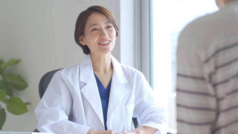 La importancia de usar productos naturales específicos para las pieles sensibles y delicadas. La opinión del dermatólogo recogida por DOCTOR KLEIN, cosmética natural