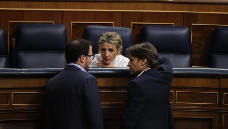 Yolanda Díaz Congreso Catalán