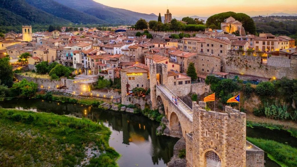 Besalú: Un Viaje En El Tiempo En Cataluña