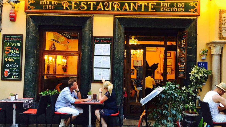 Antigua Taberna De Las Escobas En Sevilla