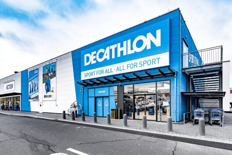 Ni Zara ni Primark: Decathlon tiene el chubasquero barato para los días de lluvia