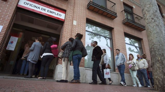 El Paro Y La Economía Opacan Las Demás Preocupaciones De Los Españoles Según El Cis