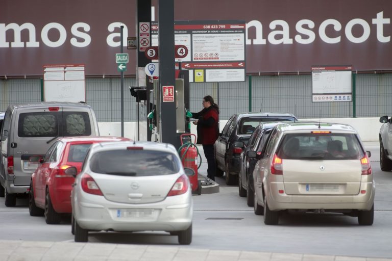 Cómo ahorrar 24 euros al llenar tu depósito