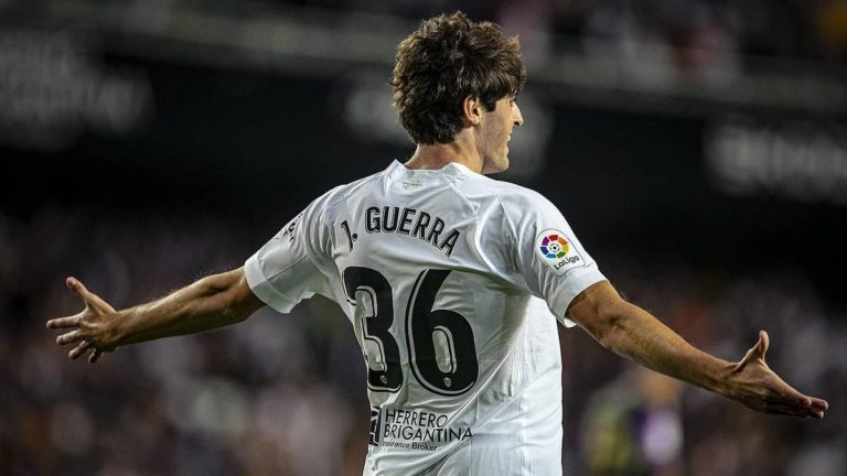 Javi Guerra tiene la primera oferta firme para salir del Valencia CF: no es del Atlético