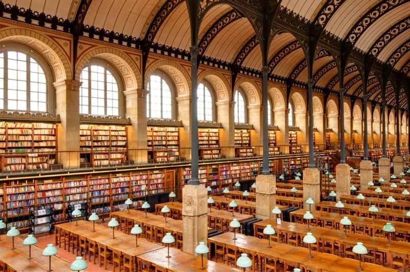 La Biblioteca Sainte-Geneviéve En Francia