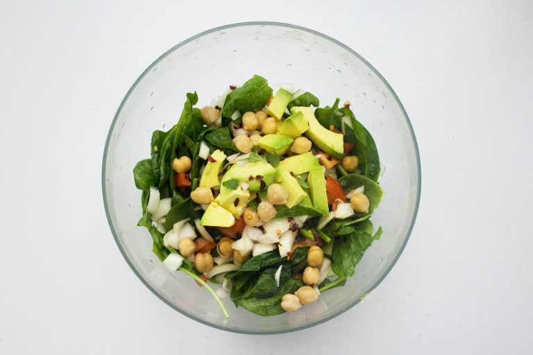 La ensalada de garbanzos y atún sana con la que te chuparás los dedos