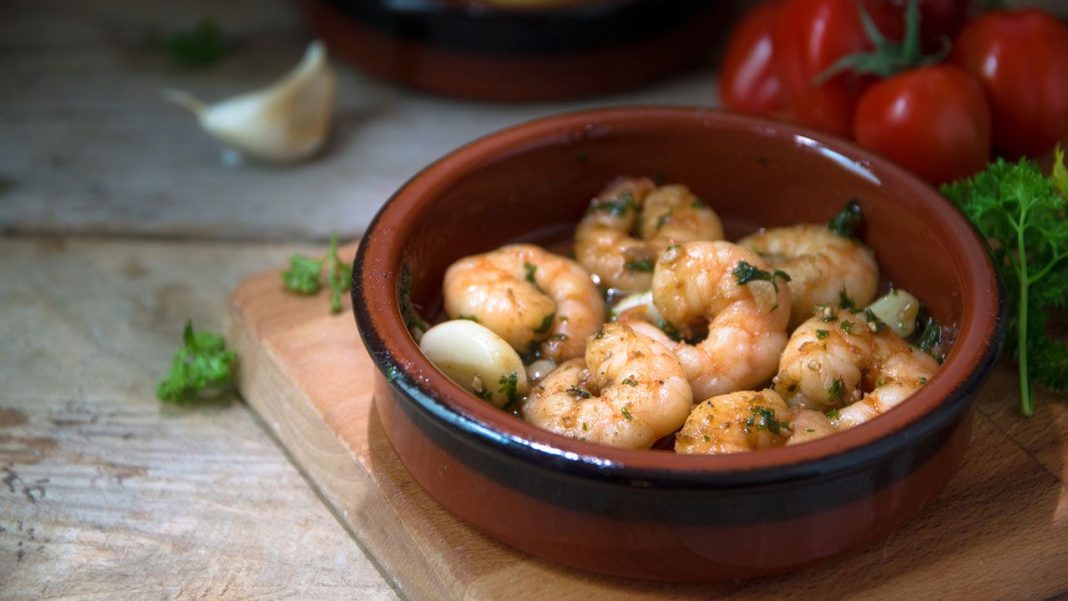 El ingrediente extra de Arguiñano para unas gambas al ajillo insuperables