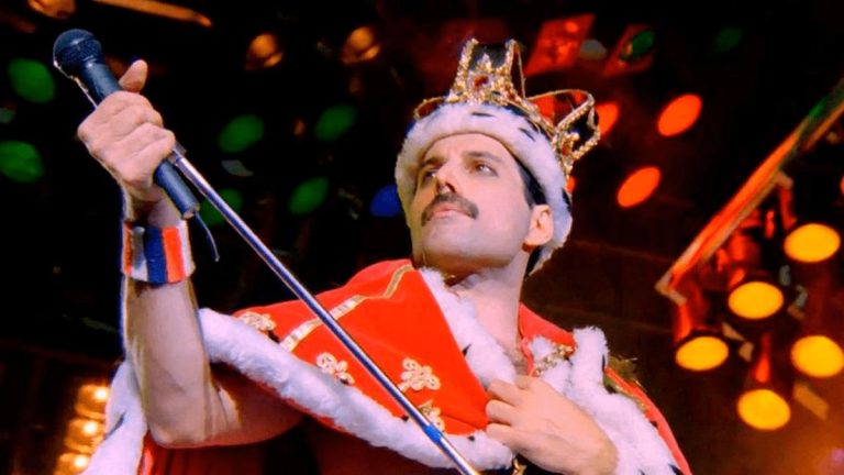 Los objetos de Freddie Mercury, a subasta: desde el piano hasta su corona