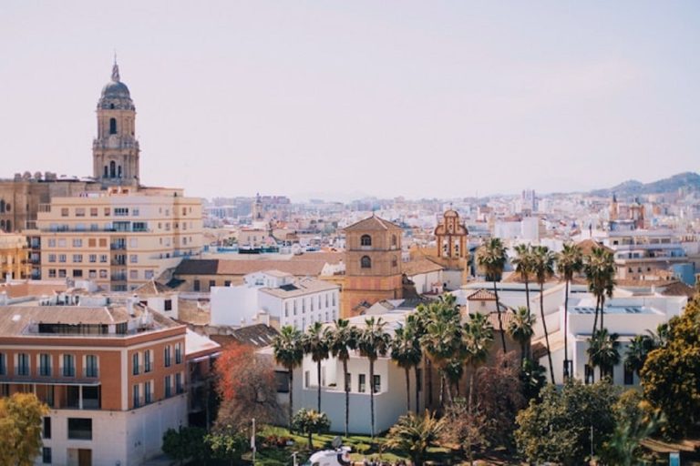Descubre Málaga durante el puente de la Hispanidad: Paradas imprescindibles que debes hacer