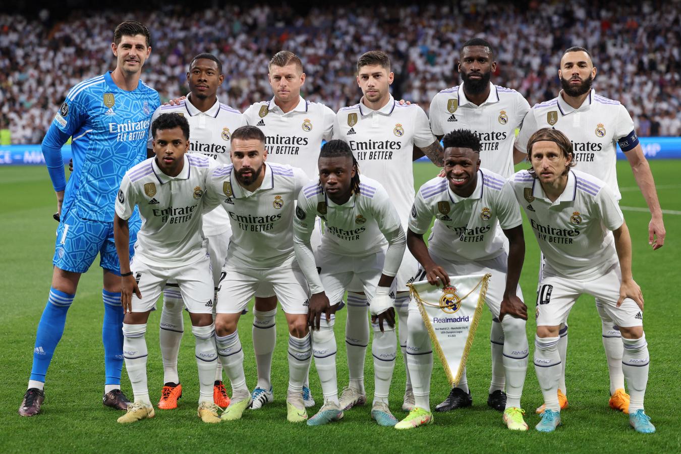 La Marcha De Futbolistas Del Real Madrid Y Bar a La Marcha De Futbolistas Del Real Madrid Y Bar a