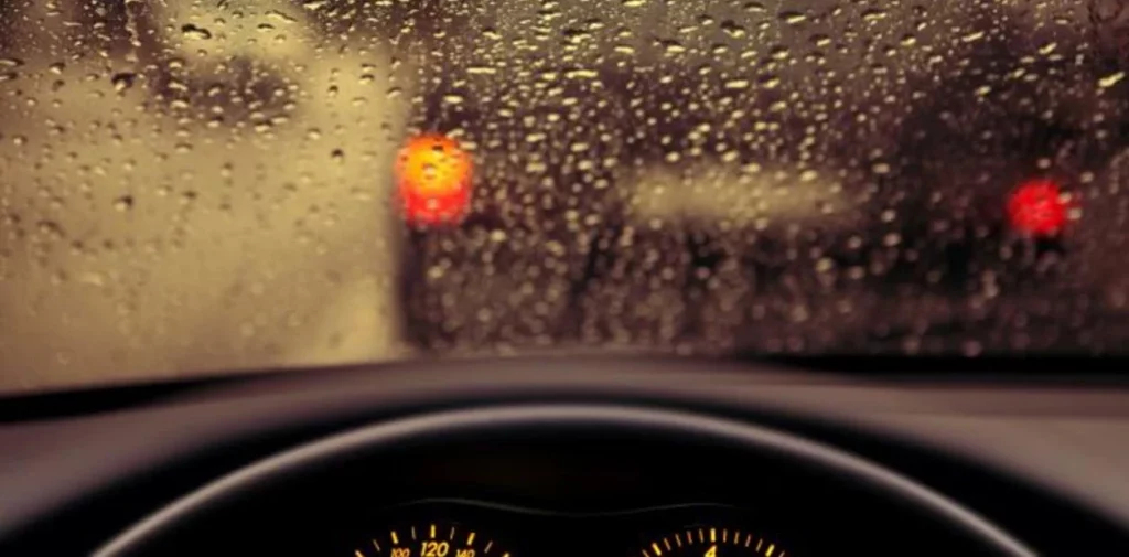 ¡Ojo A La Lluvia! La Dgt Te Puede Multar Por Esto 7 Dgt: La Importancia De Respetar Las Normas De Tráfico