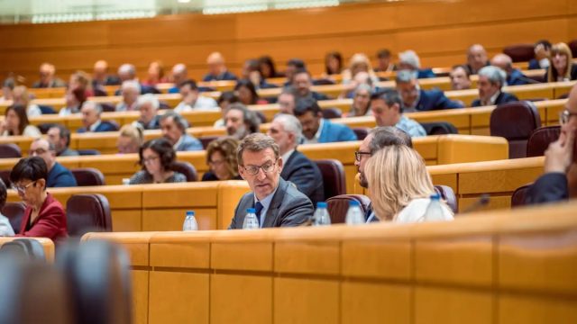 Viajes Y Tarjetas-Taxi: El Gasto De Más De 600.000 Euros De Los Senadores En Dos Meses