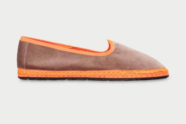 La influencer Lucía Pombo lleva los zapatos de la marca de moda española Flabelus