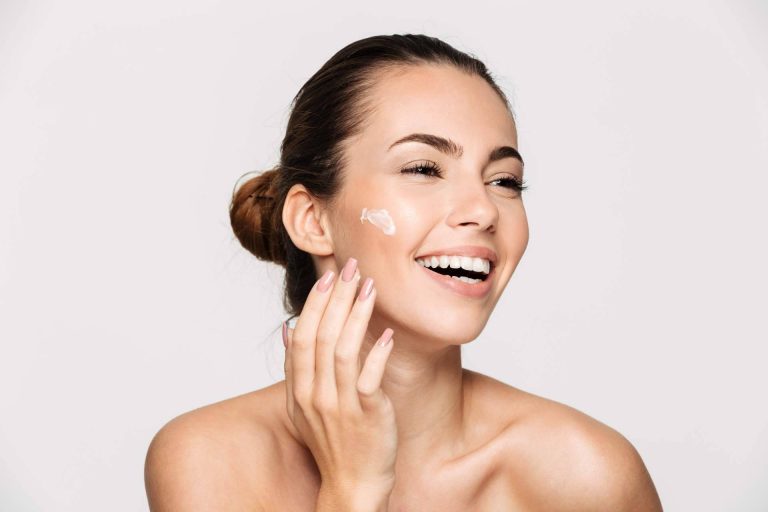 Los rellenos faciales con ácido hialurónico de Alluring Clinic aportan resultados naturales