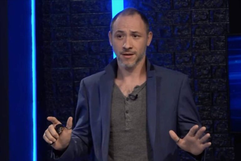 El CEO y fundador de CMAglobal, Nicolás Bosman, imparte un curso de venta inmobiliaria eficaz