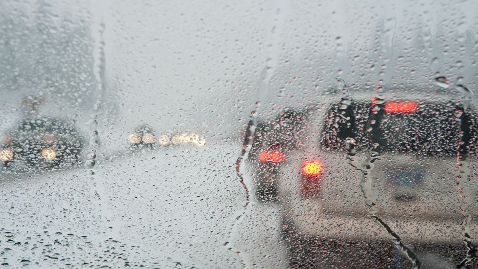 ¡Ojo A La Lluvia! La Dgt Te Puede Multar Por Esto 6 El Riesgo De Salpicar A Los Peatones: Sanciones Significativas