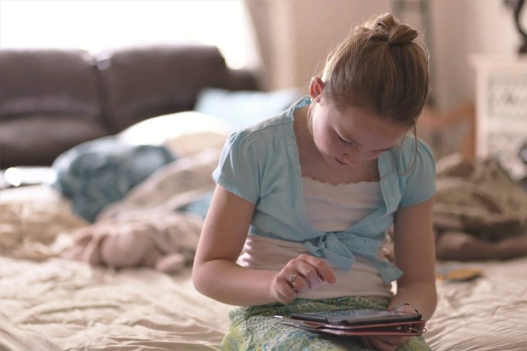 Niños seguros en el cole digital y en la casa digital