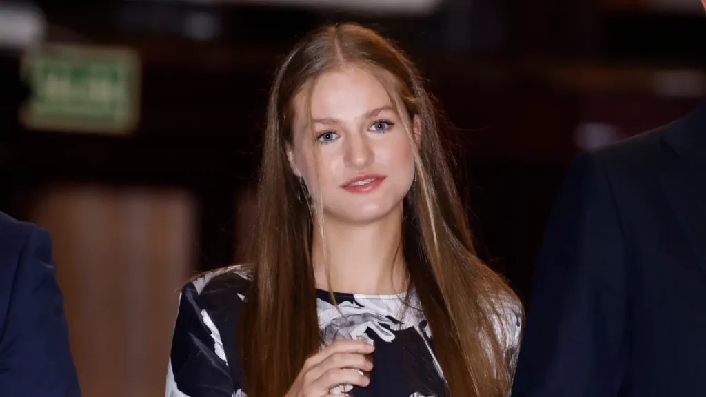 La Princesa Leonor Deslumbra En Los Premios Princesa De Asturias Con Este Vestido De H&Amp;M