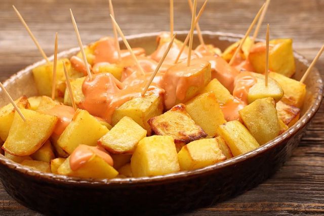 De Bares A La Alta Cocina: El Truco Del Chef Michelin Que Convierte Las Patatas Bravas En Una Experiencia Gourmet