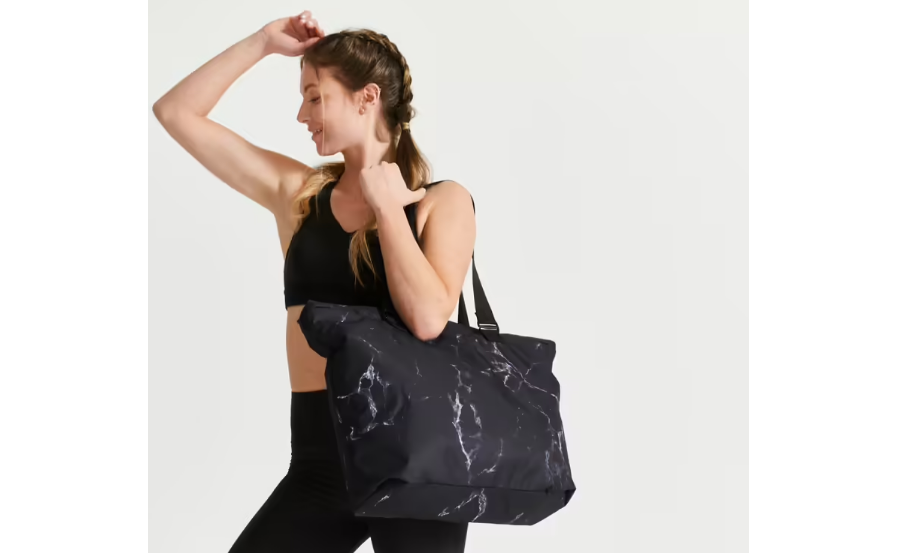 Este es el bolso de Decathlon para el gimnasio que te acompañará a todas partes