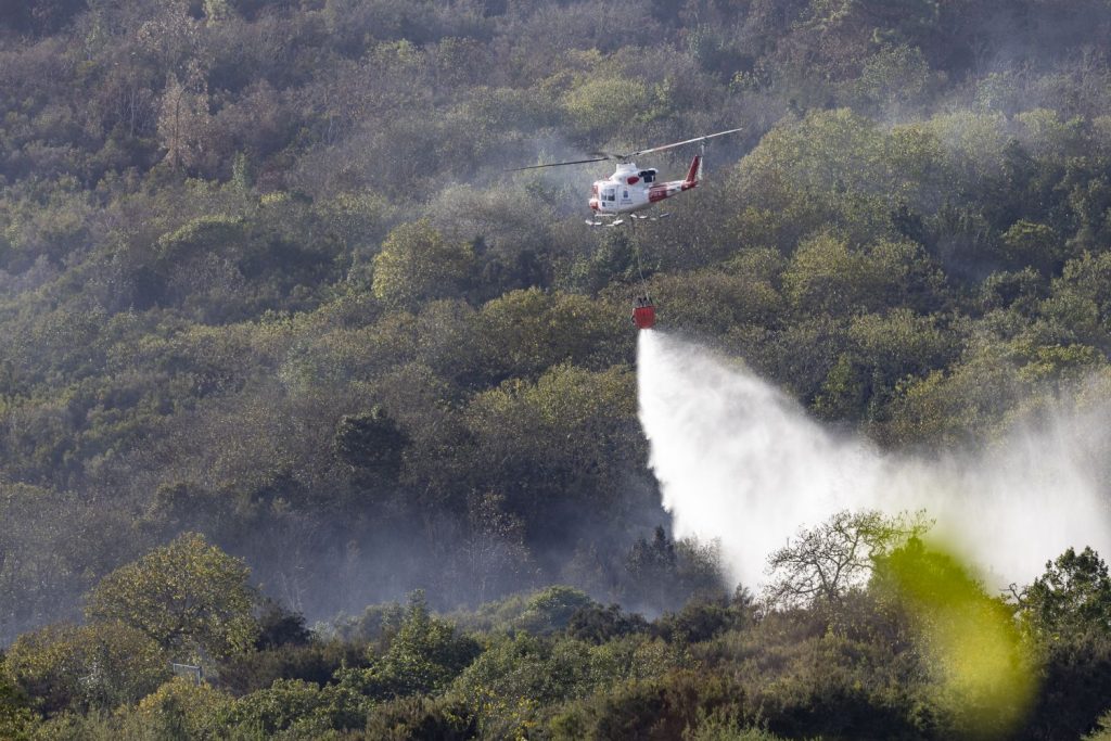 Europapress 5488748 Hidroavion Trabaja Extincion Incendio Octubre 2023 Santa Ursula Tenerife