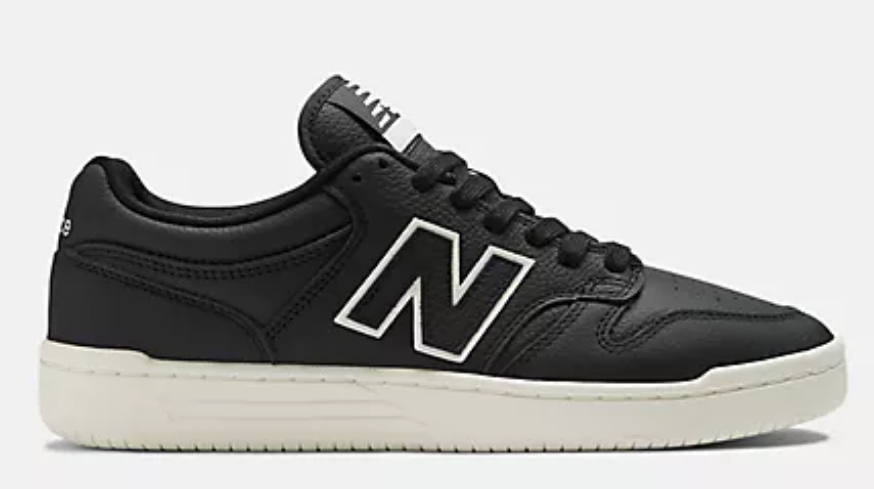 Ya puedes combinar tu traje con zapatillas casuales gracias a estas New Balance