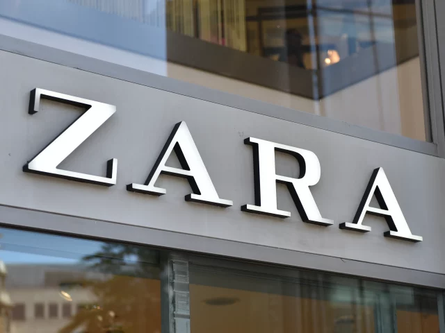 El Vestido De Zara Que Causa Furor Este Otoño ¡Se Está Agotando!