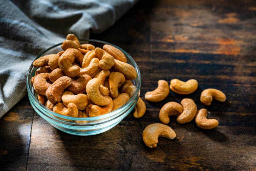 Proceso de tostado en cada anacardo