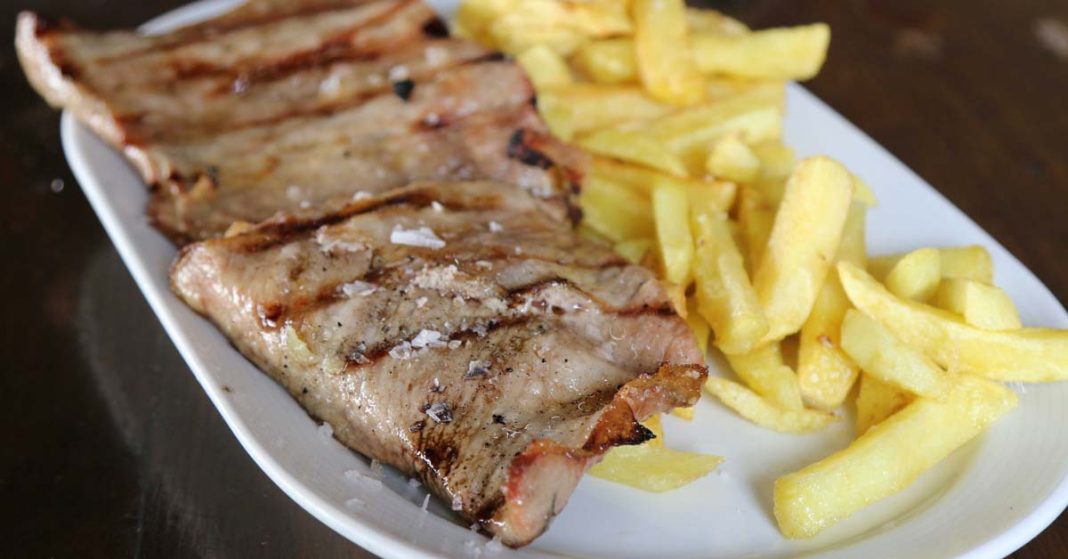 Sorprende a todos con esta sencilla receta de secreto ibérico propia de las parrillas de los