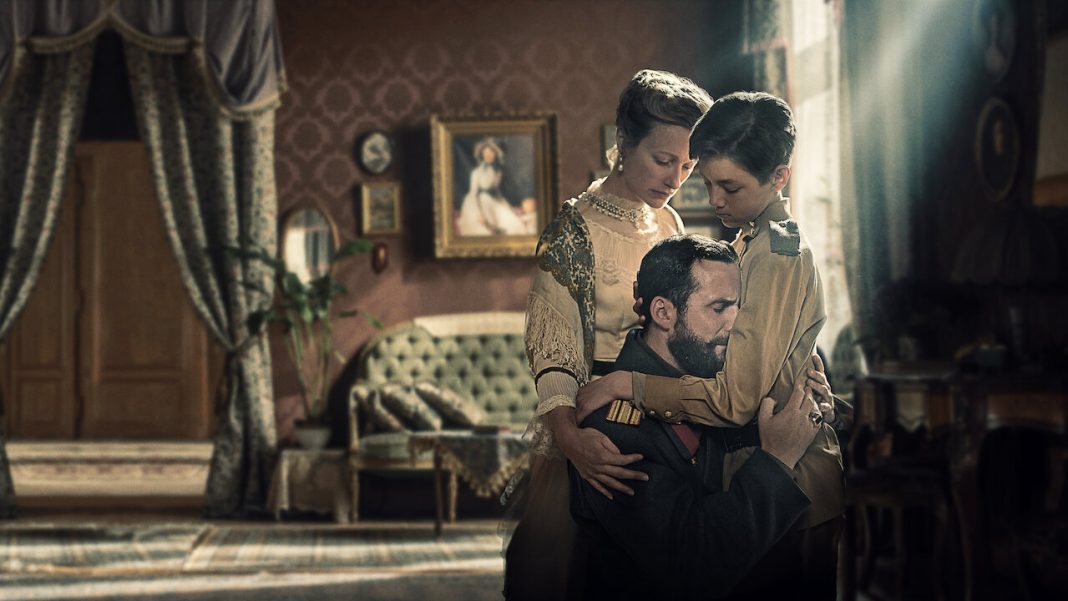 Esta miniserie es la nueva “joya de la corona” de Netflix y no te la puedes perder