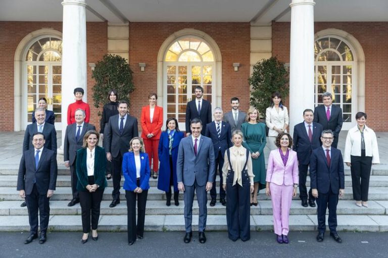 Sánchez da instrucciones por carta a sus ministros y les pide «honrar la palabra dada» y «cumplir los compromisos»