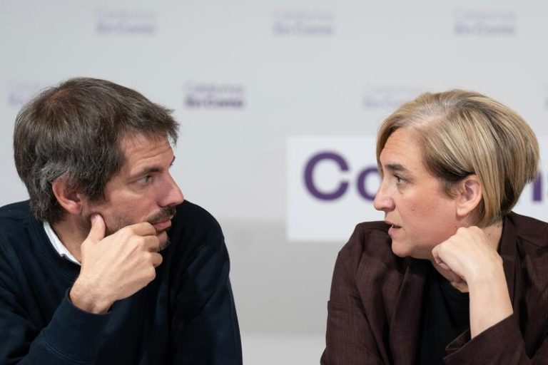 Colau acusa a Collboni de «no estar a la izquierda» de Sánchez y reclama una coalición progresista