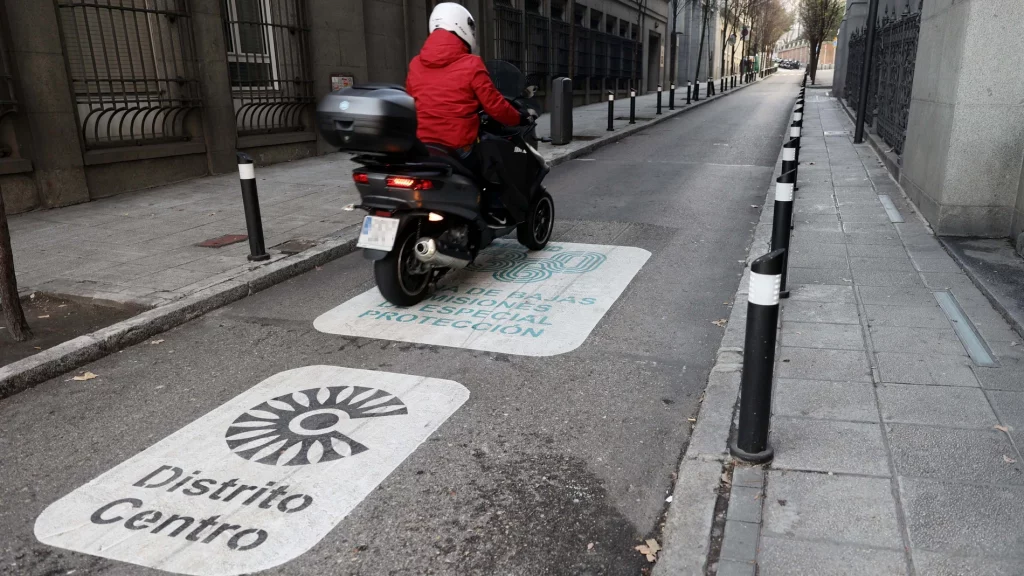 Dgt: En Madrid Central No Pueden Circular Coches Sin Etiqueta