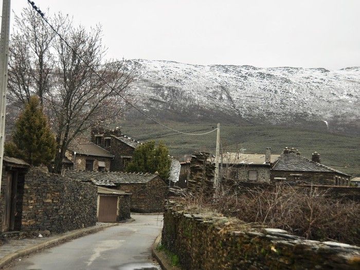 Arquitectura pizarra. El encanto de los pueblos negros de Guadalajara