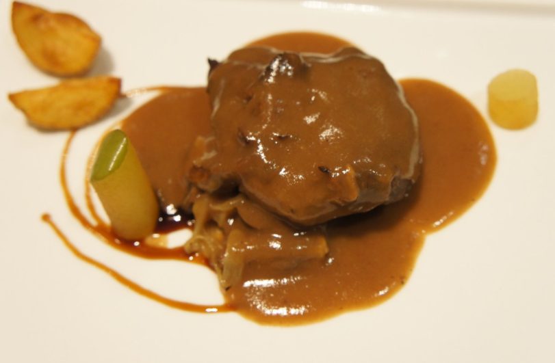 Receta emblemática de la cocina española: carrillada en sals