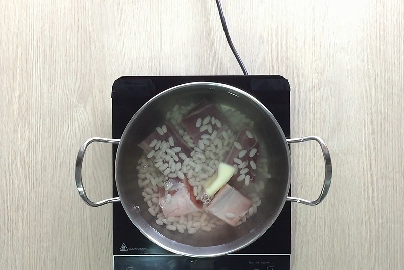 Caldo gallego para quedarse abrigado en casa