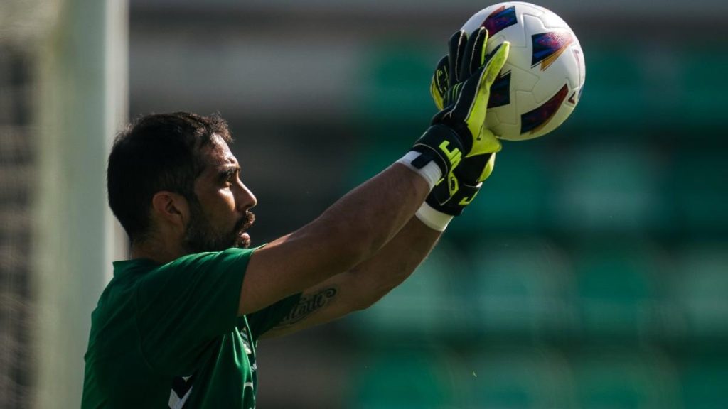 El Betis, Entre La Espada Y Pared