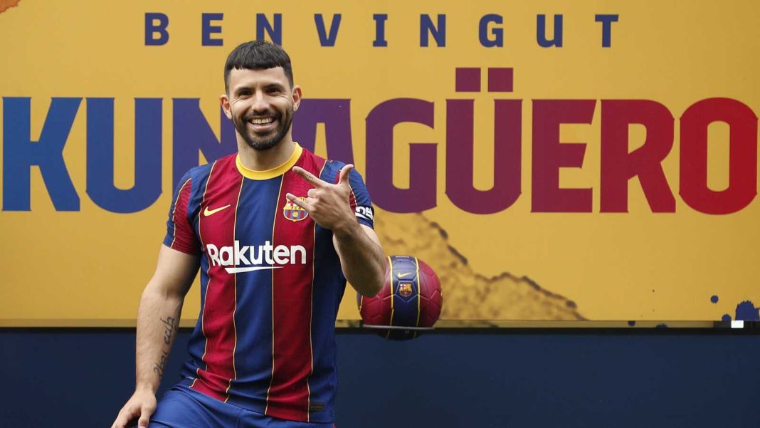 El Kun Agüero mete las manos por los suyos