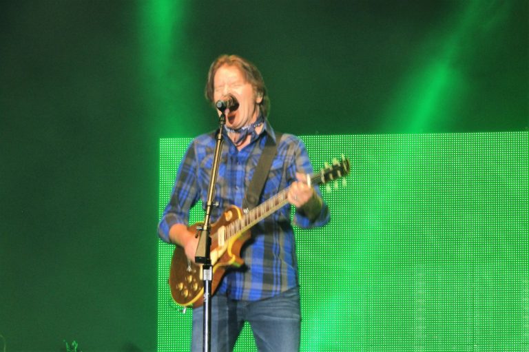 Viaje musical en el tiempo con Creedence Clearwater Revival: las 10 mejores canciones que definen una época