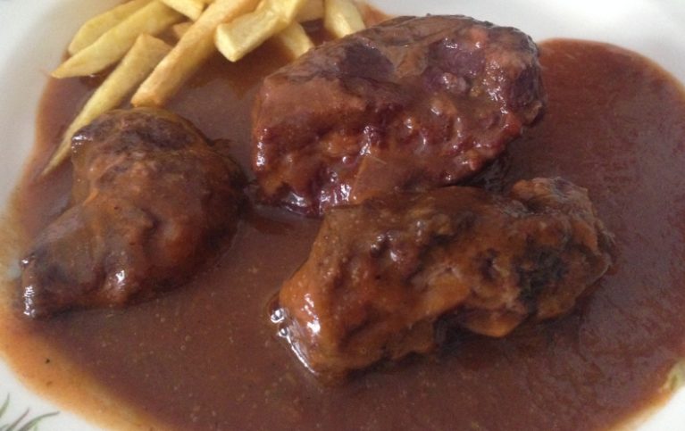 Receta Emblemática De La Cocina Española: Carrillada En Sals