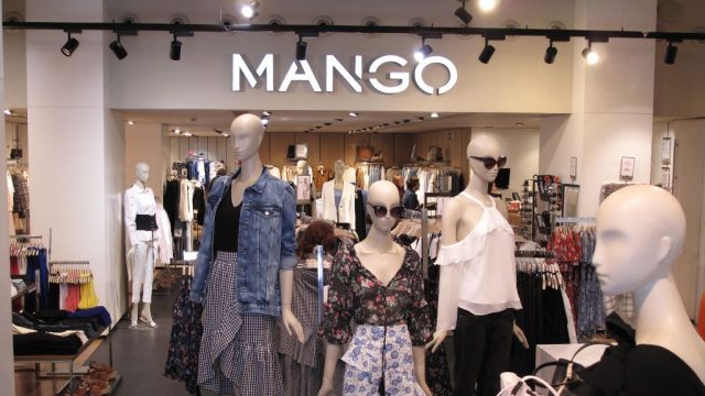 Toda La Versatilidad Y Estilo Que Trae Esta Camisa Negra De Mango, Ideal Para Tus Eventos De Empresa