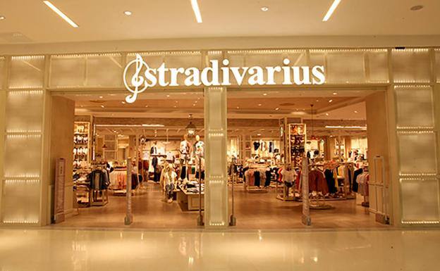 Un Irresistible Vestido Low Cost De Stradivarius Por Solo 20 Euros Para Brillar En Navidad