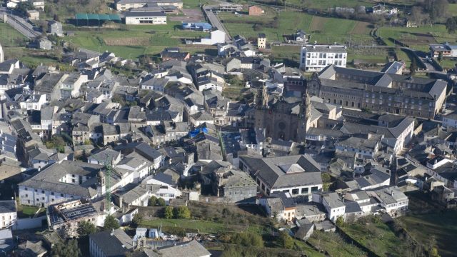Un Tesoro Oculto A 1 Hora De Lugo: Un Pintoresco Pueblo Con Calles Encantadoras Y Murales Espectaculares