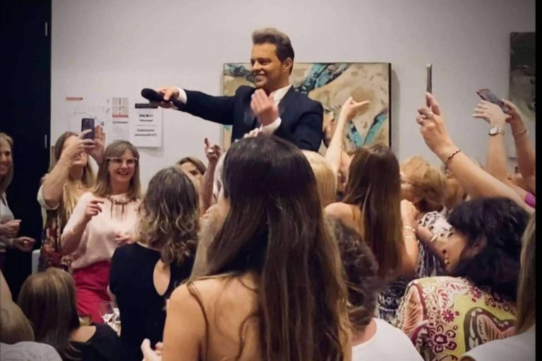 Animación de fiestas con el imitador de Luis Miguel en vivo
