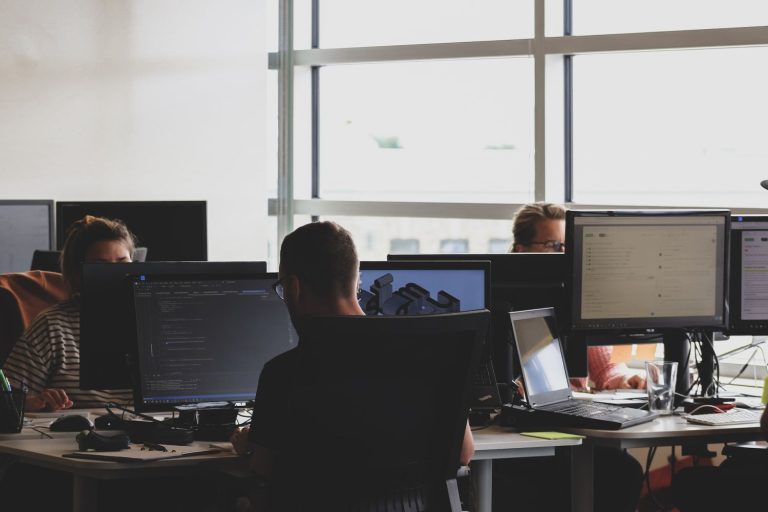 El empleo mejor remunerado para el 2024 está en el campo de la tecnología: descubre cómo podrías ganar hasta 11 mil euros al mes